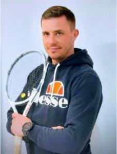 Ein neuer Tennistrainer stellt sich am Westkap vor